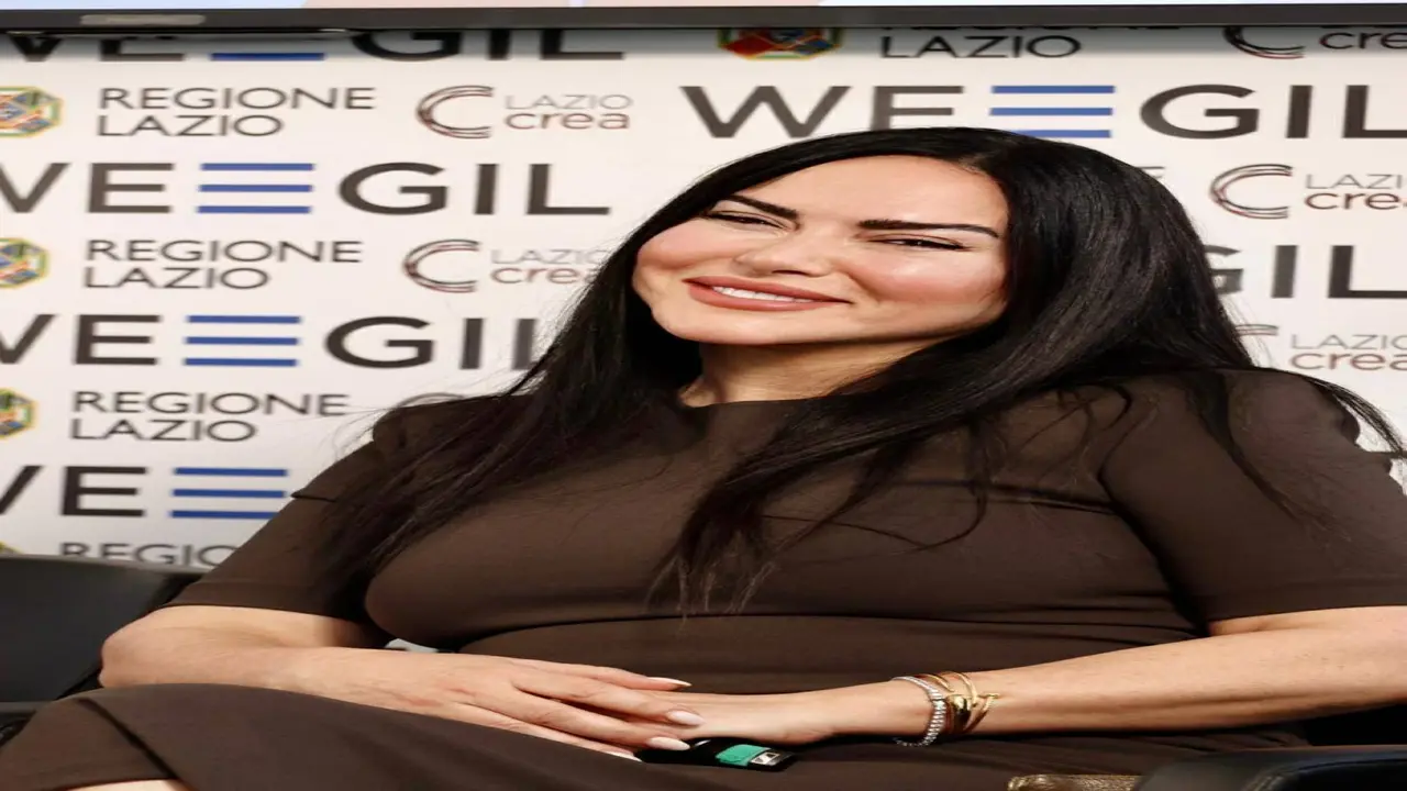 اقتناء أعمال فنية من “Women in Love” دعمًا لقضايا النساء